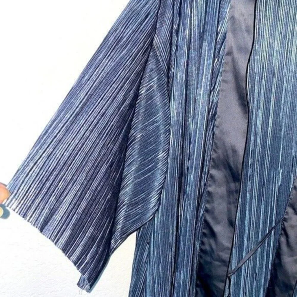VICTORIA'S SECRET SHIMMER SHINE AND SATIN PLEAT KIMONO LINGERIE‎ ROBE XS/Small